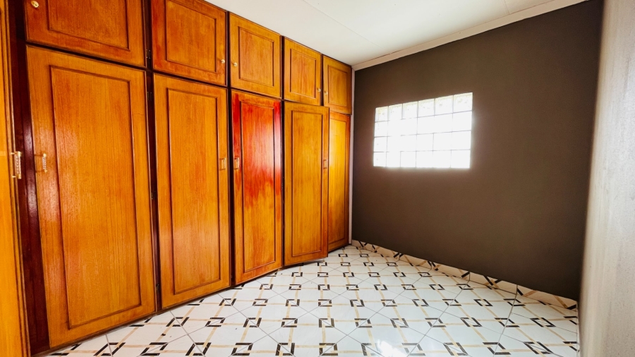 5 Bedroom Property for Sale in Van Der Hoff Park North West